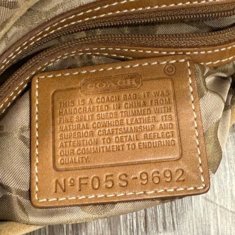 VTG 00s Coach Soho Tan Suede Leather Flap Shoulder Bag Buckle 9692 Sufflette Y2K - Picture 5 of 13